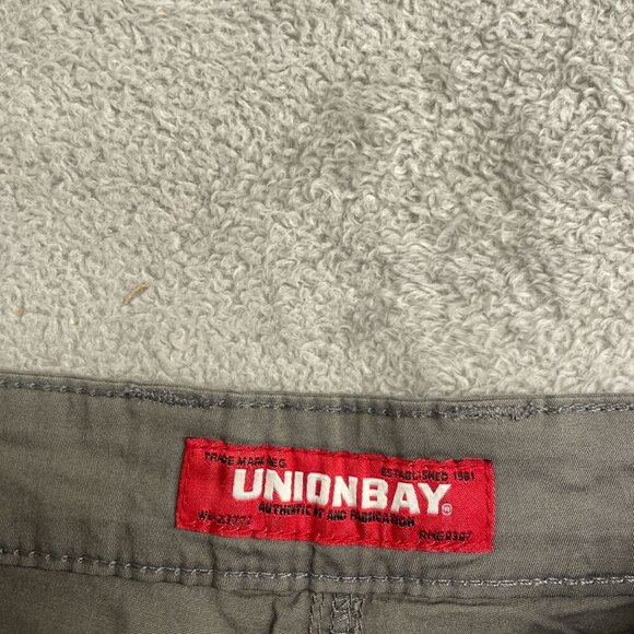 NEW Unionbay Men's Size 30 Cargo Shorts Gray Cotton & Spandex - Picture 3 of 8